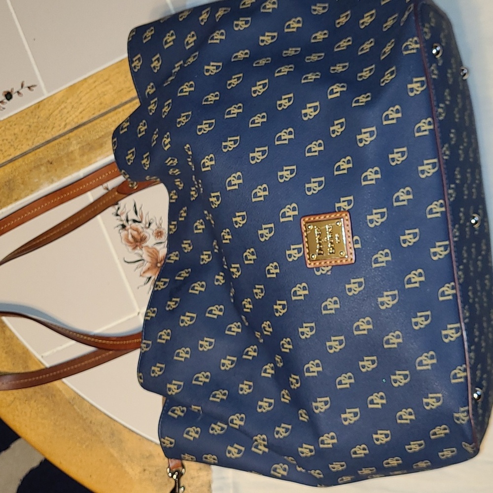 Dooney & Bourke Navy & Gold Bag.  Pre-loved - Picture 7 of 16